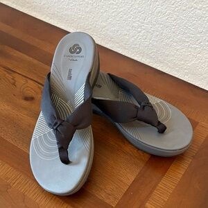 Clarks Cloudsteppers Women's Gray and Black Sandals